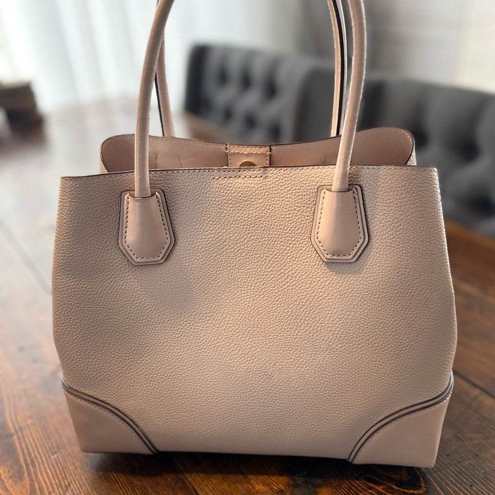 Michael Kors pink Leather Tote - Picture 2 of 14